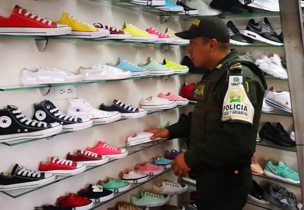 Decomisan 3.282 pares de zapatos de contrabando en Medellín Decomisan 3.282 pares de zapatos de contrabando en Medellín