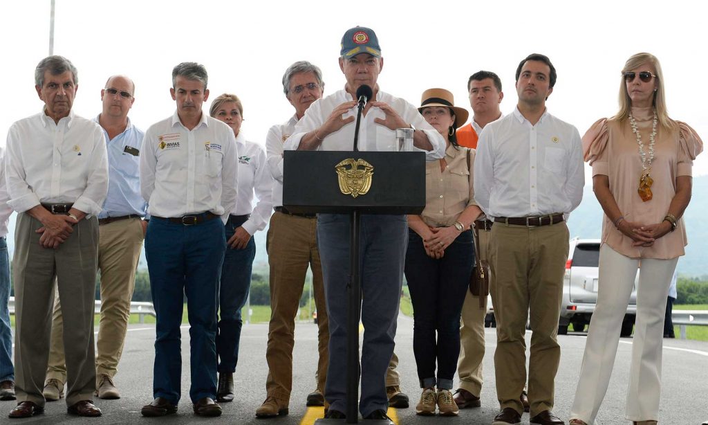 Gobierno entregó vía que mejora conexión entre Medellín, el Eje Cafetero y el Pacífico
