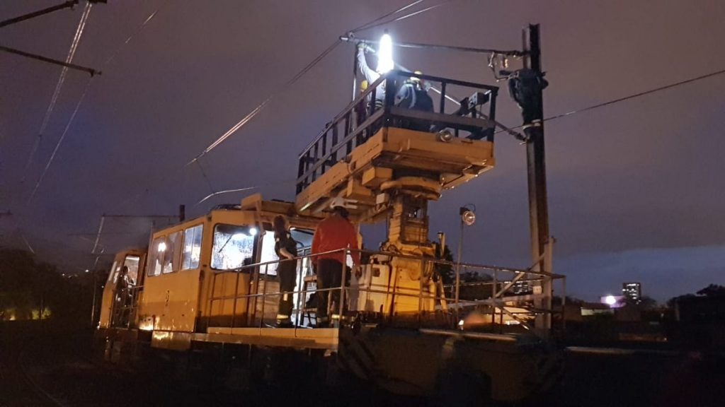 Siguen los esfuerzos del Metro de Medellín por superar la falla técnica en la catenaria Siguen los esfuerzos del Metro de Medellín por superar la falla técnica en la catenaria