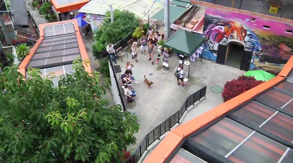 La Comuna 13 tiene variedad de sitios para visitar y disfrutar La Comuna 13 tiene variedad de sitios para visitar y disfrutar