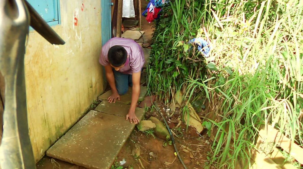 Un menor en el barrio Llanaditas de Medellín sueña con poder caminar