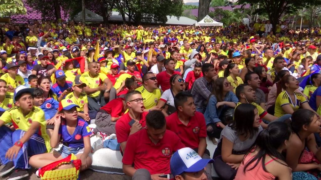 Cientos de hinchas colombianos se reunieron en el Atanasio Cientos de hinchas colombianos se reunieron en el Atanasio