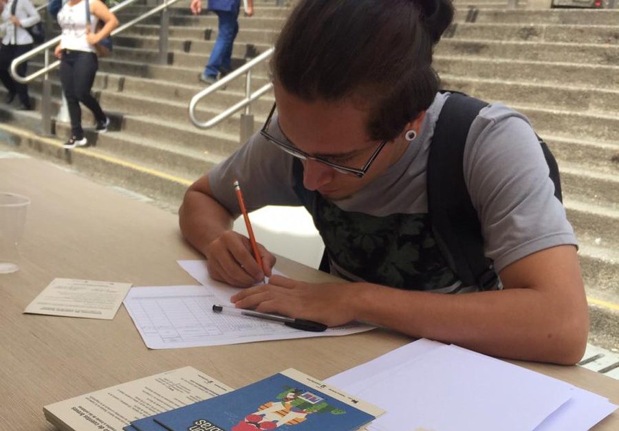 Metro de Medellín enseñó a sus usuarios a escribir cuentos