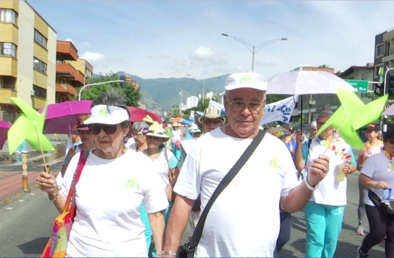 Abel y Carmen participaron de la caminata de cierre de la Semana del Adulto Mayor Abel y Carmen participaron de la caminata de cierre de la Semana del Adulto Mayor