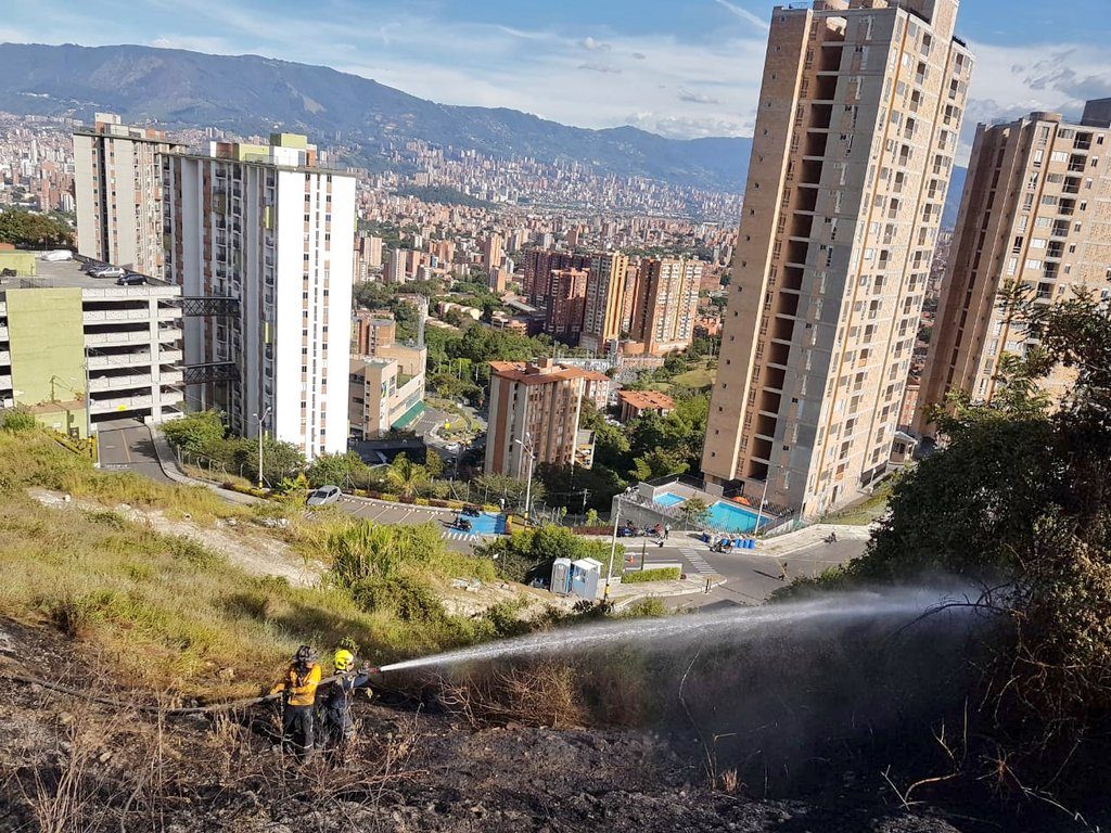 Esta tarde se registraron cuatro incendios en Medellín Esta tarde se registraron cuatro incendios en Medellín