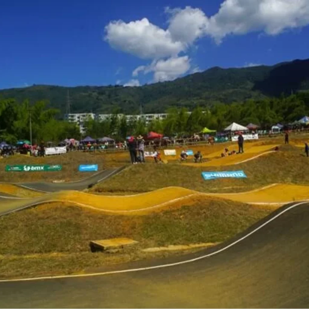 Girardota inicia mejoras en su pista BMX para fomentar el deporte y la recreación