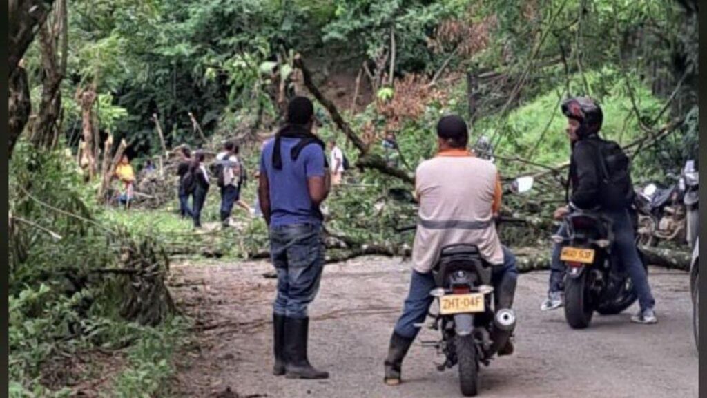 Indígenas de Frontino mantienen cerrada la vía a Occidente en Antioquia