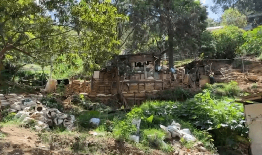 14 viviendas de un barrio donde hace unos años ocurrió una tragedia están en riesgo 14 viviendas de un barrio donde hace unos años ocurrió una tragedia están en riesgo
