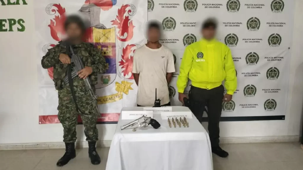 Capturan en El Bagre a presunto integrante del Clan del Golfo que suministraba armas y víveres al grupo armado Capturan en El Bagre a presunto integrante del Clan del Golfo que suministraba armas y víveres al grupo armado