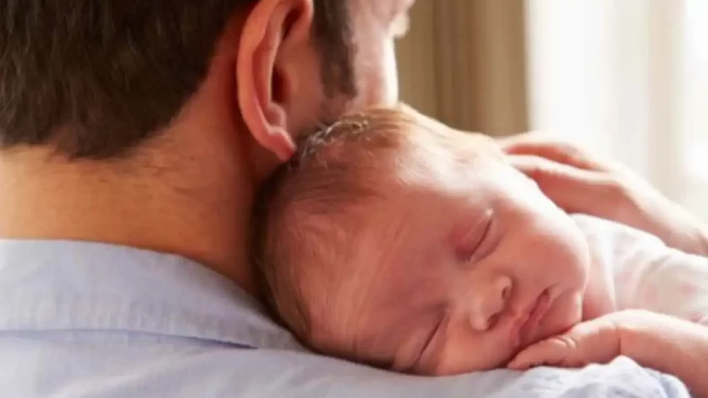 Reforma laboral propone aumentar de dos a doce semanas la licencia de paternidad en Colombia