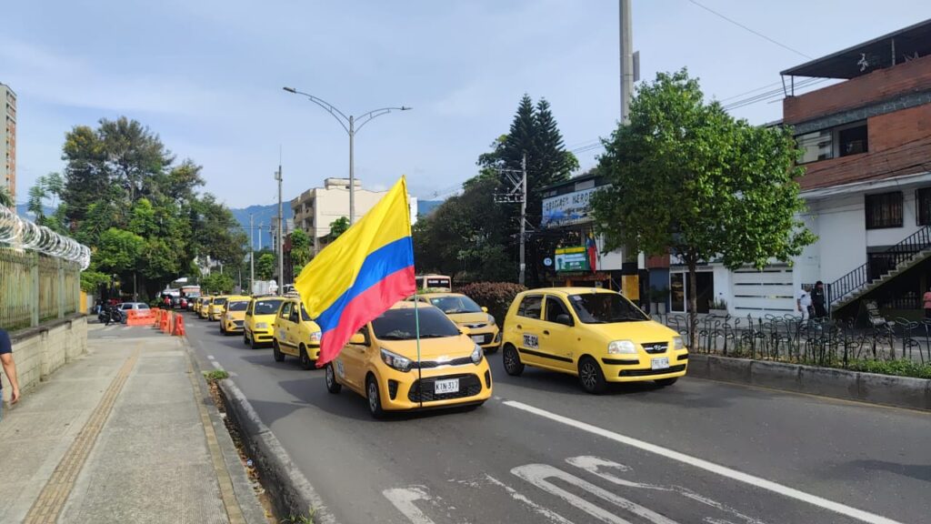 Taxistas protestan en Medellín Taxistas protestan en Medellín