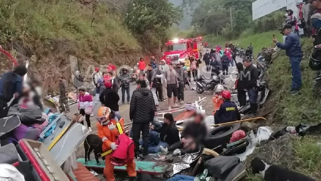 ¡Tragedia! Accidente de un bus escalera dejó 7 muertos, entre ellos 2 menores de edad y 25 heridos en el Huila