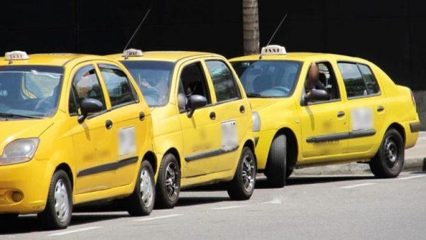 ¿Cuándo definirán la nueva tarifa para los taxis en Medellín para 2025?