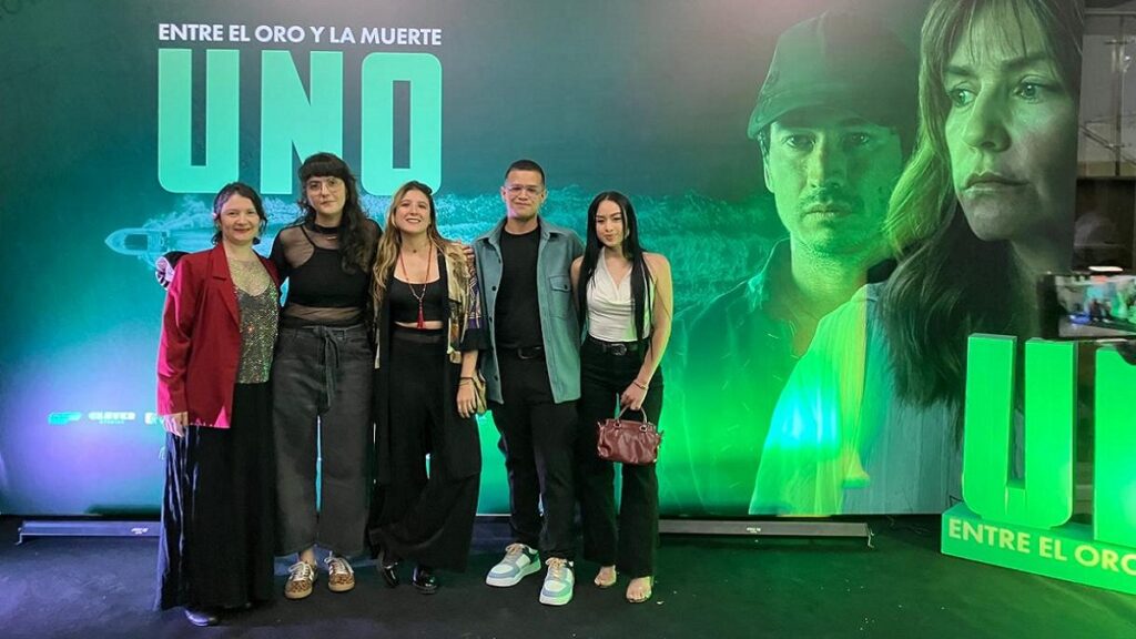 Noticias Medellín: Estudiantes participaron en vestuario de la película UNO Noticias Medellín: Estudiantes participaron en vestuario de la película UNO
