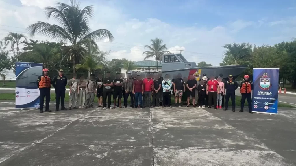 Armada de Colombia rescata a 41 migrantes en plena ruta hacia Panamá