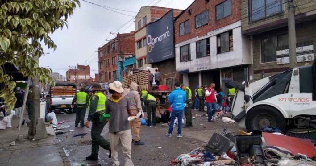 Noticias Medellín: Lincharon y lo dejaron desnudo a un habitante de calle