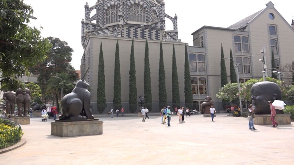 Descubre el encanto del Centro de Medellín con la nueva guía turística Descubre el encanto del Centro de Medellín con la nueva guía turística