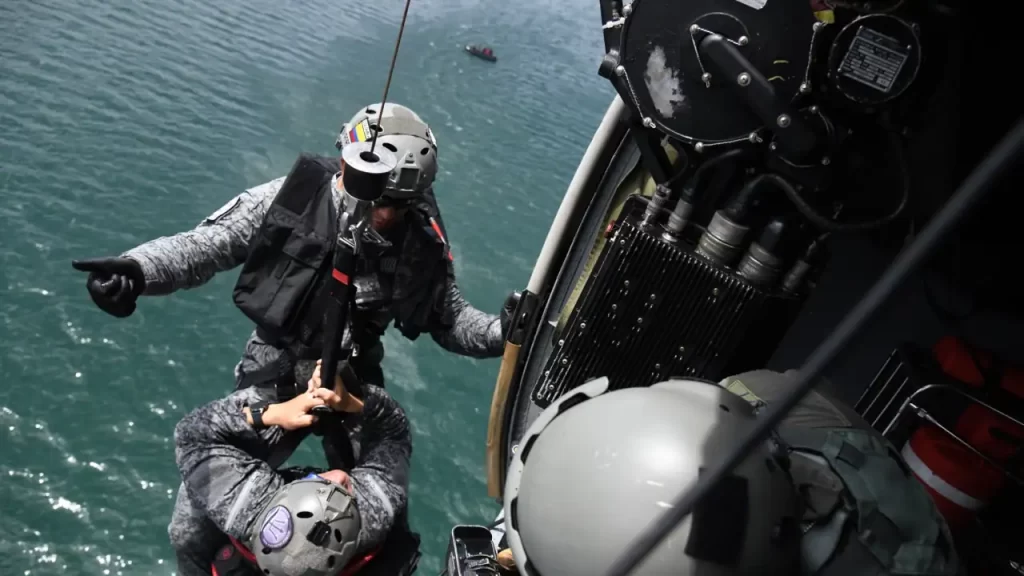 [Fotos] Impresionante simulacro de rescate en Guatapé: así se entrenan los pilotos y comandos de la FAC