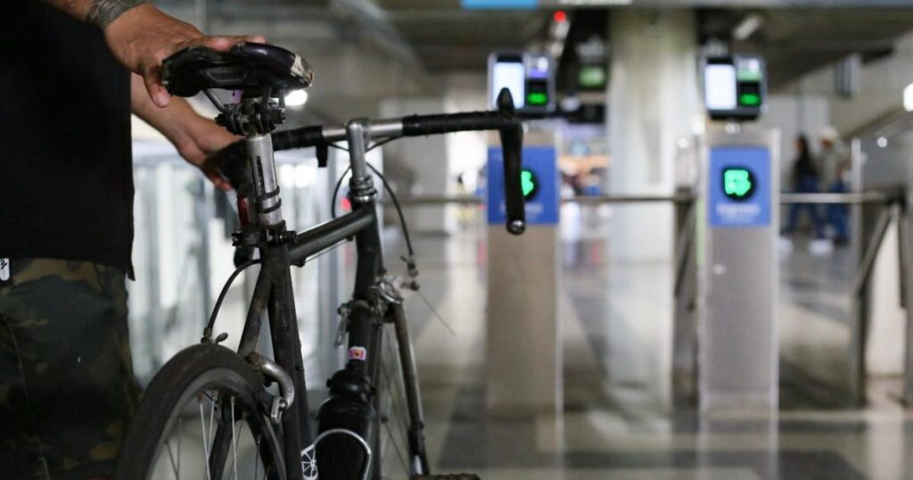 Noticias Medellín: Cada vez son más los biciusuarios en el metro Noticias Medellín: Cada vez son más los biciusuarios en el metro