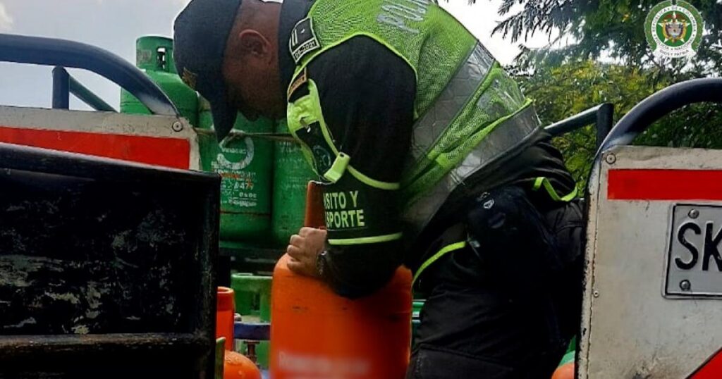 Noticias Medellín:Capturan a dos hombres y recuperó 58 cilindros en Barbosa