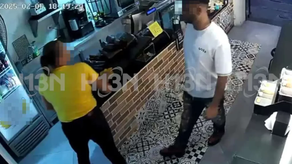 ¡Descarado! Un ladrón llegó a un negocio en Medellín, pidió una empanada y, después, amenazó y robó a la vendedora