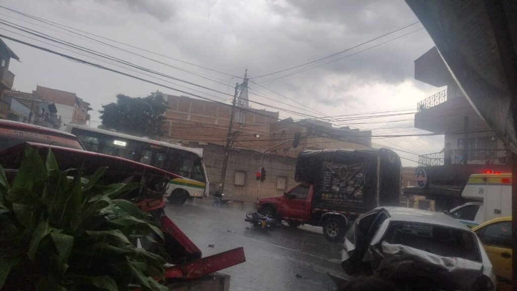 Aparatoso accidente en Manrique deja un muerto Aparatoso accidente en Manrique deja un muerto