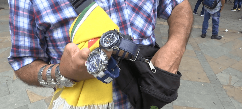 Así es el día a día de los cambalacheros en el centro de Medellín Así es el día a día de los cambalacheros en el centro de Medellín