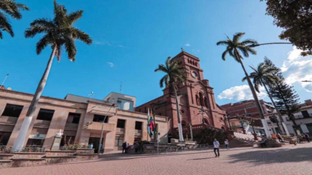 Girardota recupera el control del alumbrado público y ahorrará 700 millones de pesos al año Girardota recupera el control del alumbrado público y ahorrará 700 millones de pesos al año