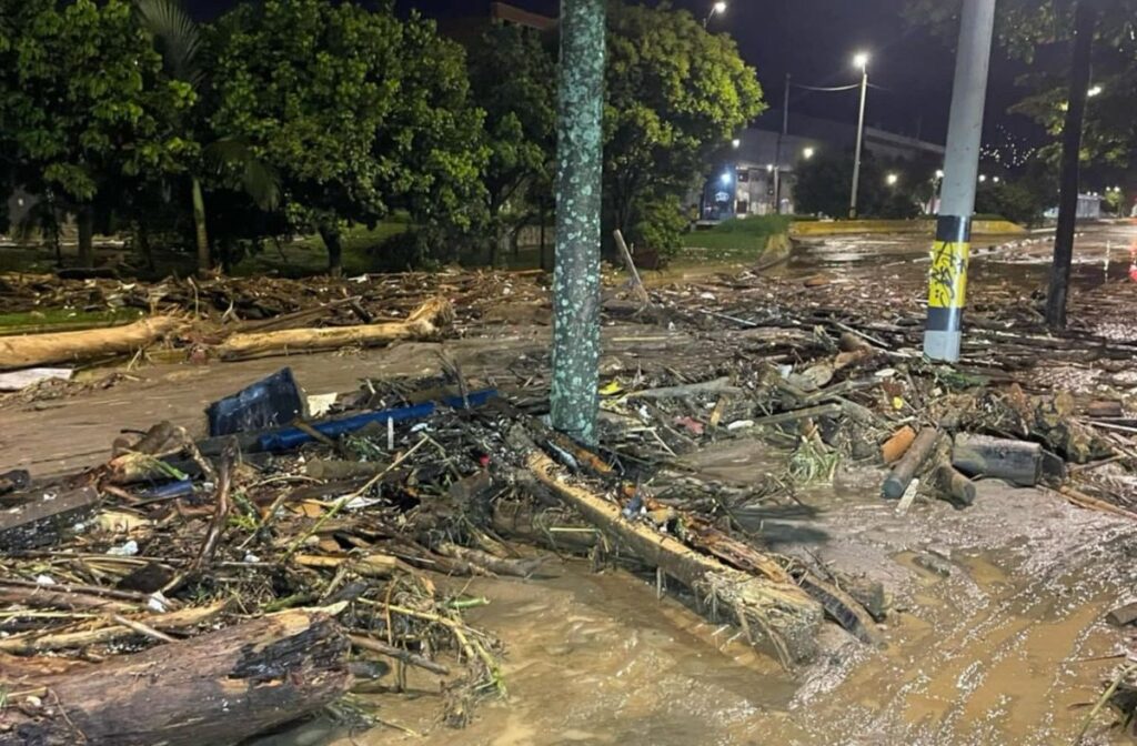 Medellín amaneció inundada por las fuertes lluvias: así quedaron algunas vías Medellín amaneció inundada por las fuertes lluvias: así quedaron algunas vías