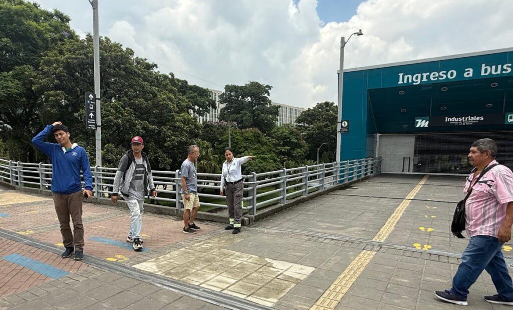 Reestablecen las líneas 1 y 2 de Metroplús entre Universidad de Medellín-Aranjuez Reestablecen las líneas 1 y 2 de Metroplús entre Universidad de Medellín-Aranjuez
