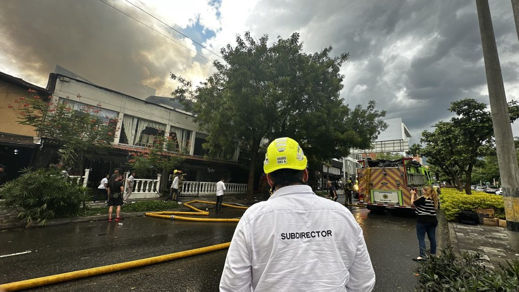 Así fue el incendio que afectó dos locales comerciales en Laureles Así fue el incendio que afectó dos locales comerciales en Laureles