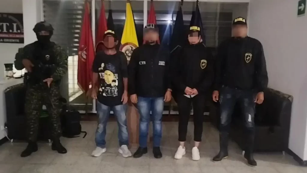 Gaula del Ejército rescató a dos ciudadanos que fueron engañados y secuestrados en el oriente antioqueño Gaula del Ejército rescató a dos ciudadanos que fueron engañados y secuestrados en el oriente antioqueño