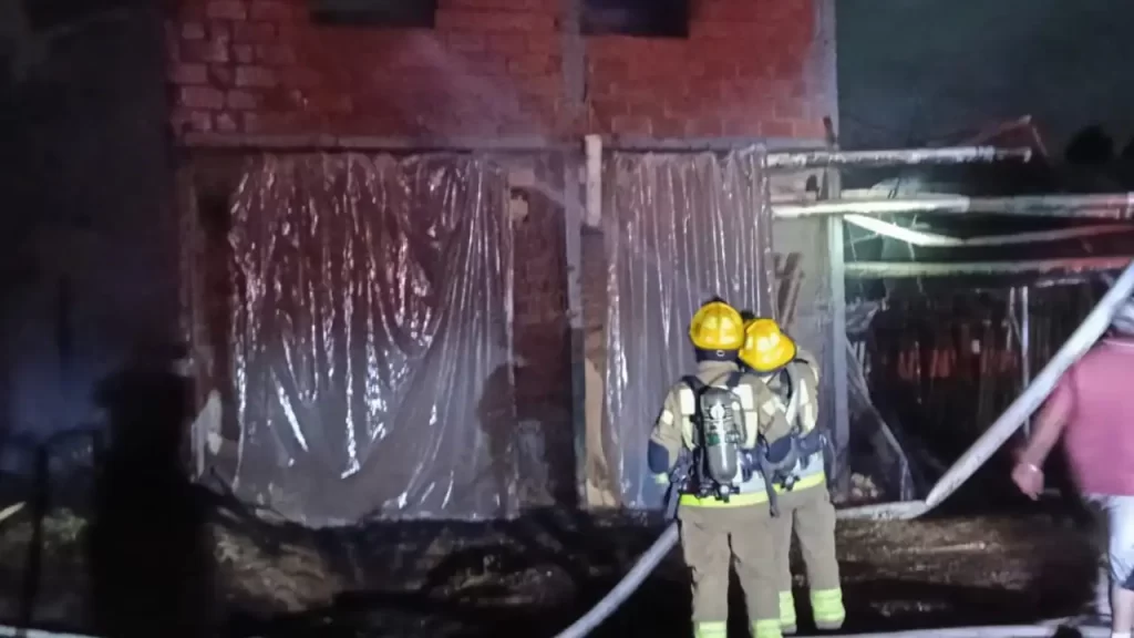 Incendio en vereda La Mosquita fue controlado por bomberos en Rionegro Incendio en vereda La Mosquita fue controlado por bomberos en Rionegro