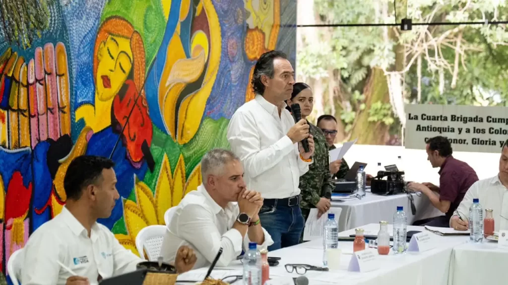 “Necesitamos que haya contundencia”: Alcalde de Medellín en Consejo de Seguridad con el Ministro de Defensa
