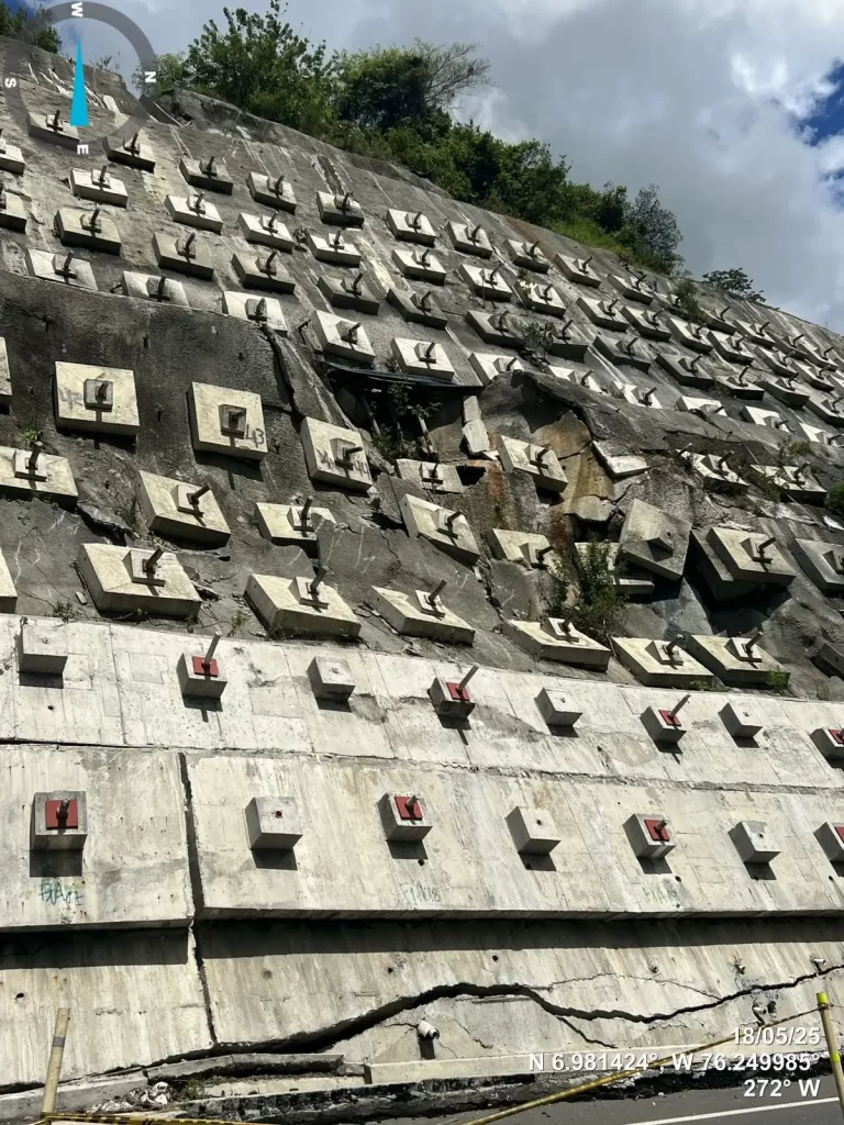 Preocupación en Antioquia por posible movimiento en masa en la vía Mar 2 Preocupación en Antioquia por posible movimiento en masa en la vía Mar 2