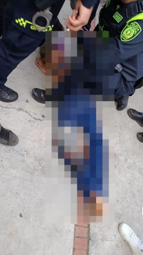Allanan viviendas de familiares del menor que estaría vinculado al atentado contra Miguel Uribe Allanan viviendas de familiares del menor que estaría vinculado al atentado contra Miguel Uribe