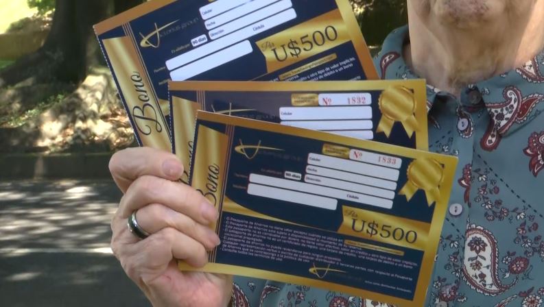 Denuncian que 3 mil adultos mayores han sido víctimas de estafas en ‘burbujas’ de centros comerciales Denuncian que 3 mil adultos mayores han sido víctimas de estafas en ‘burbujas’ de centros comerciales