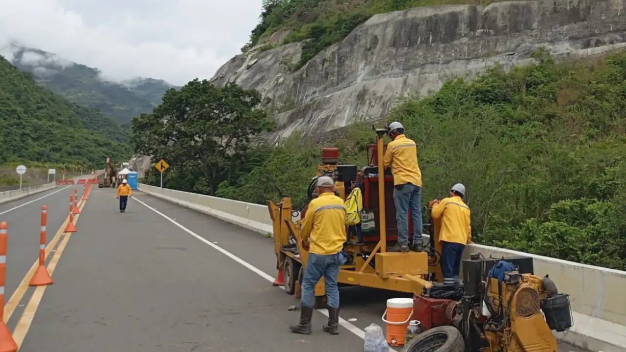 ¡Atención! Reportan desvío obligatorio en la vía Medellín – Urabá por obras en talud