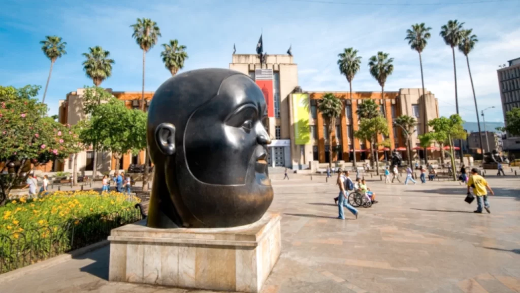 Medellín proyecta ingresos de 77 millones de dólares en vacaciones: El 58 % de los viajeros serán extranjeros Medellín proyecta ingresos de 77 millones de dólares en vacaciones: El 58 % de los viajeros serán extranjeros