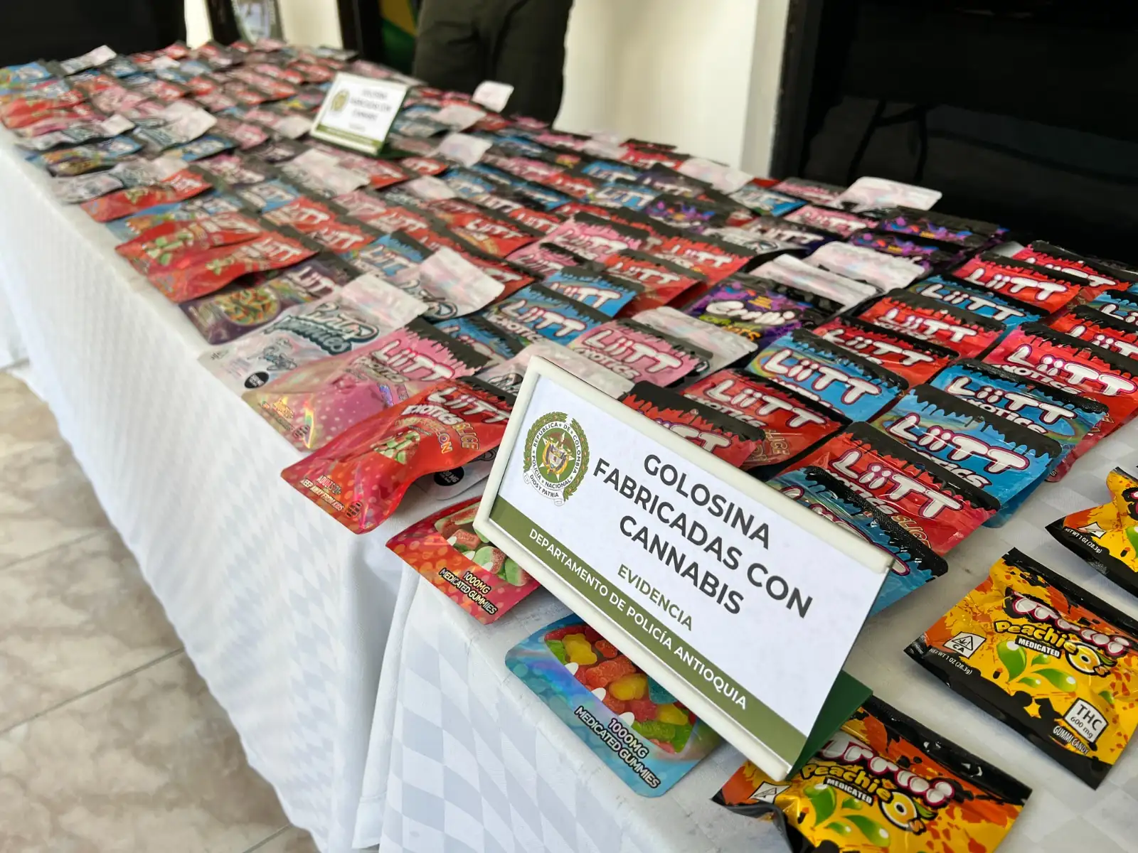 Policía encuentran dulces con cannabis en encomienda dentro de bus intermunicipal en Antioquia