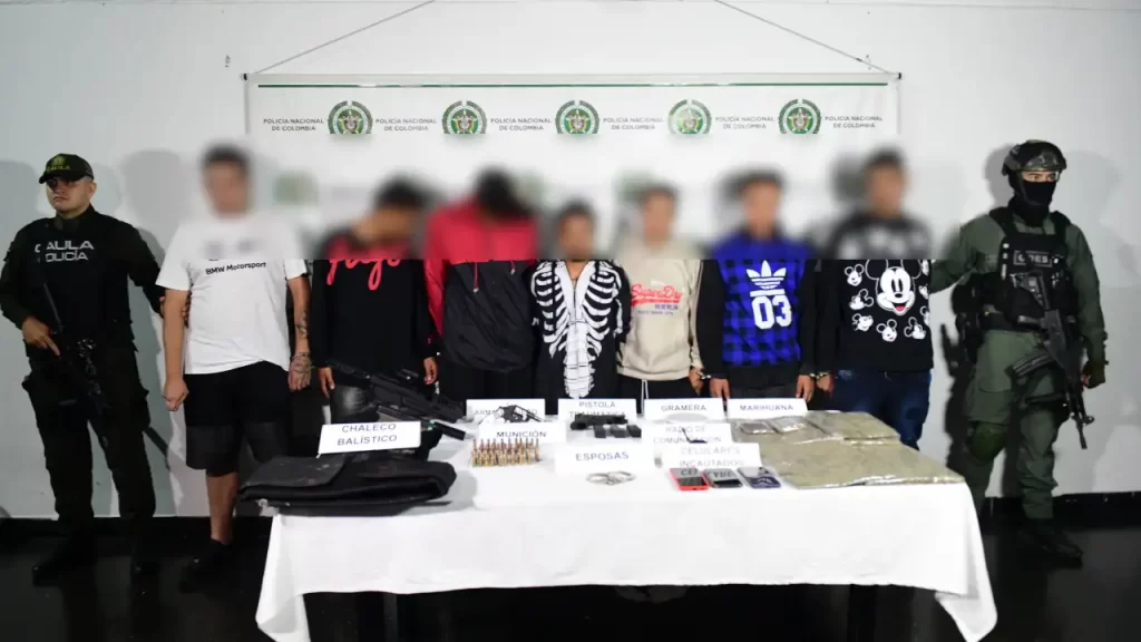 Redada en Medellín deja nueve presuntos delincuentes capturados que estarían exigiendo pagos mensuales a comerciantes Redada en Medellín deja nueve presuntos delincuentes capturados que estarían exigiendo pagos mensuales a comerciantes