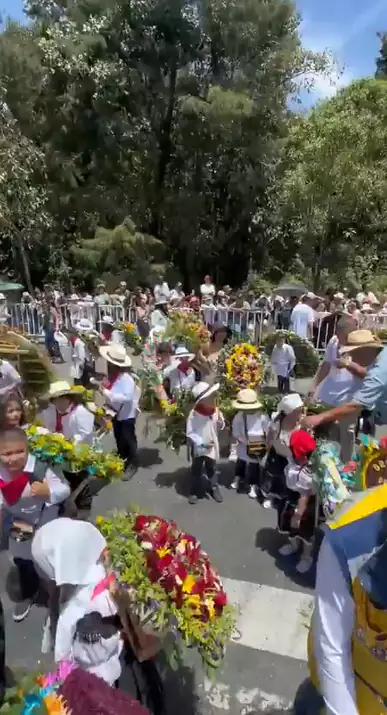 El legado silletero continúa: así fue el Desfile de los Silleteritos en Santa Elena