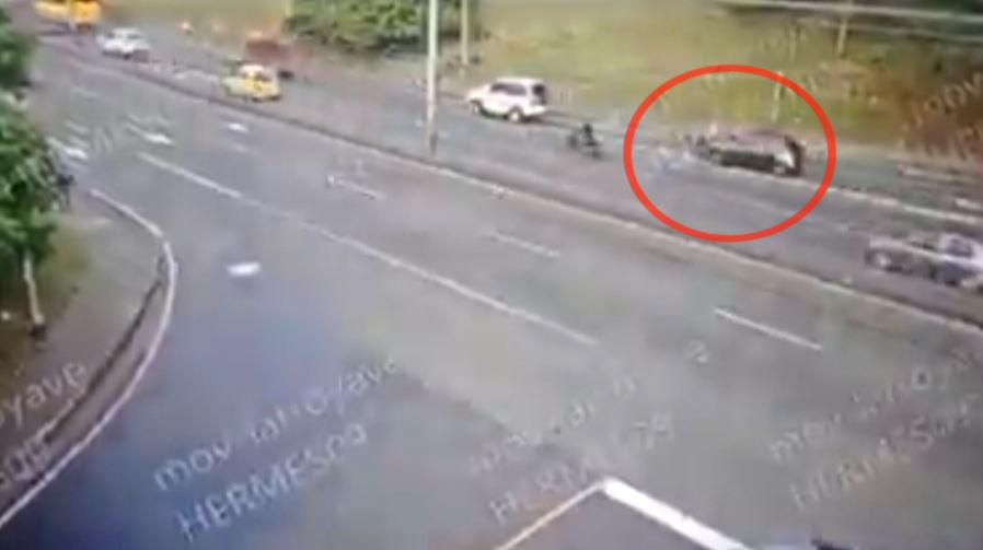 Encuentran carro abandonado con el que un conductor arrolló a motociclista y se fugó