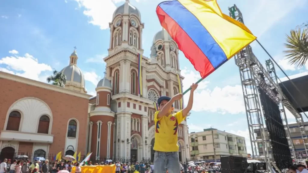 [Fotos] Bello conmemora la independencia de Colombia con homenajes y desfiles