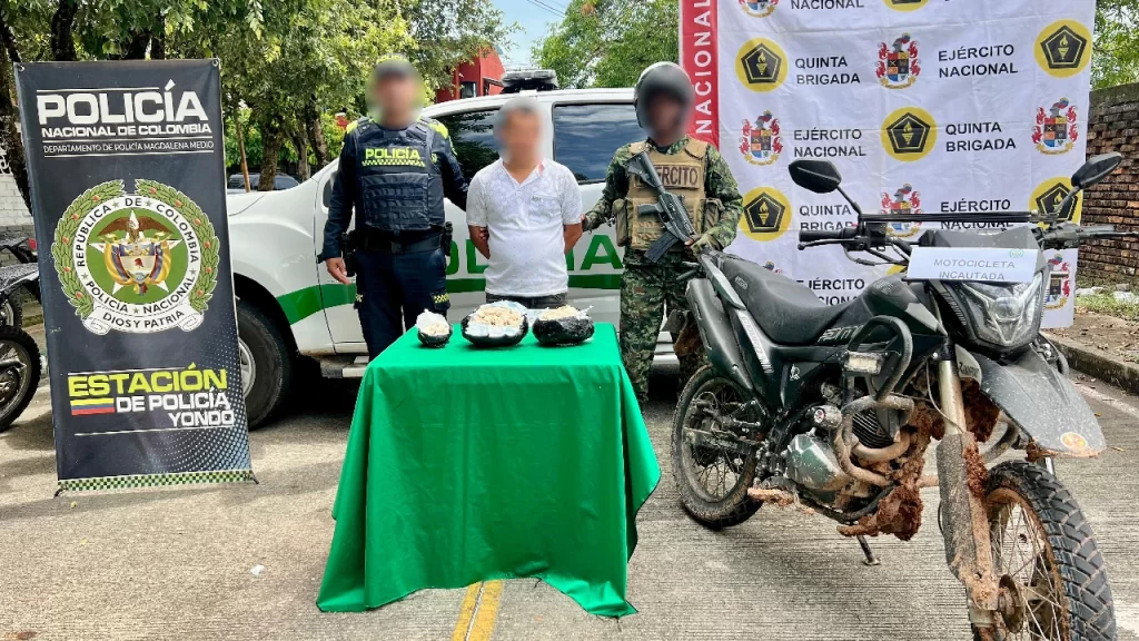Golpe a las rentas del narcotráfico en Yondó: capturado un hombre con 3.500 dosis de base de coca Golpe a las rentas del narcotráfico en Yondó: capturado un hombre con 3.500 dosis de base de coca