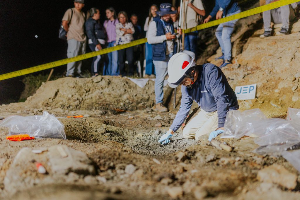 Hallan dos nuevos cuerpos en La Escombrera de víctimas de desaparición forzada Hallan dos nuevos cuerpos en La Escombrera de víctimas de desaparición forzada