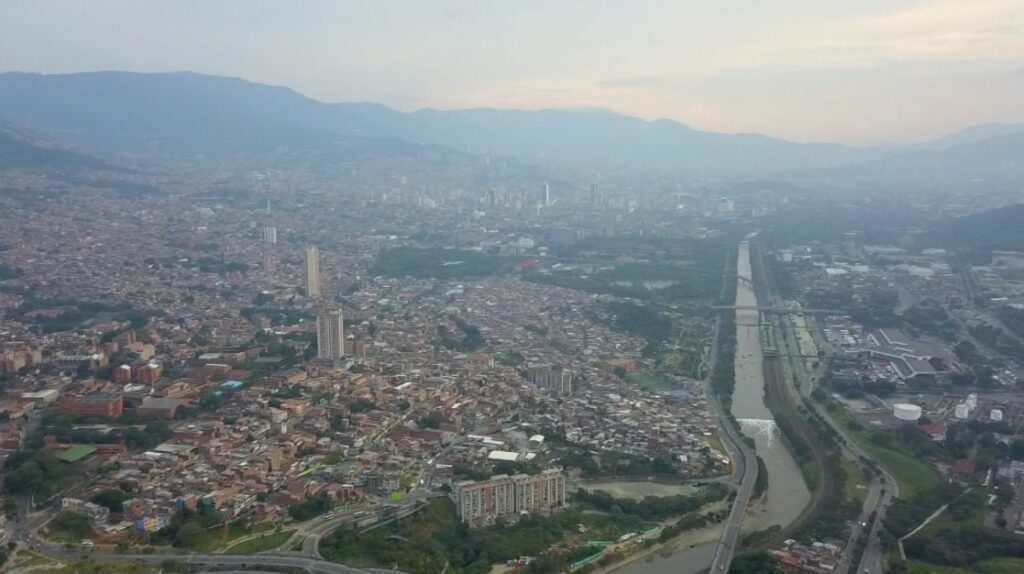 Reportan aumento de temperaturas y radiación ultravioleta en Medellín Reportan aumento de temperaturas y radiación ultravioleta en Medellín