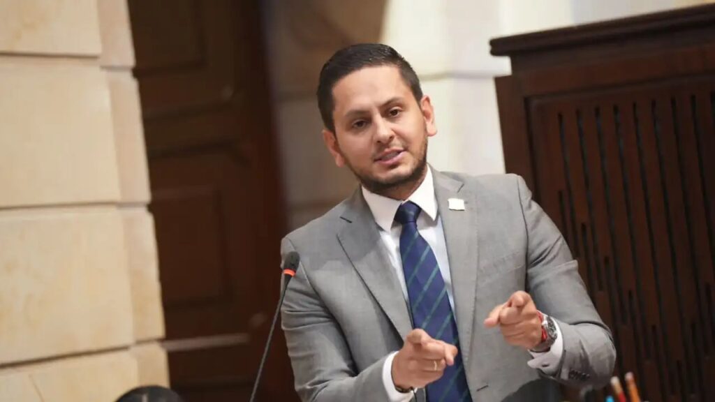 Amenazan en redes sociales al senador Esteban Quintero y al Alcalde de Rionegro Amenazan en redes sociales al senador Esteban Quintero y al Alcalde de Rionegro