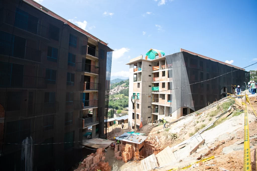 ¡Van a tener casita propia! Medellín entregará 700 soluciones habitacionales en el segundo semestre de 2025 ¡Van a tener casita propia! Medellín entregará 700 soluciones habitacionales en el segundo semestre de 2025