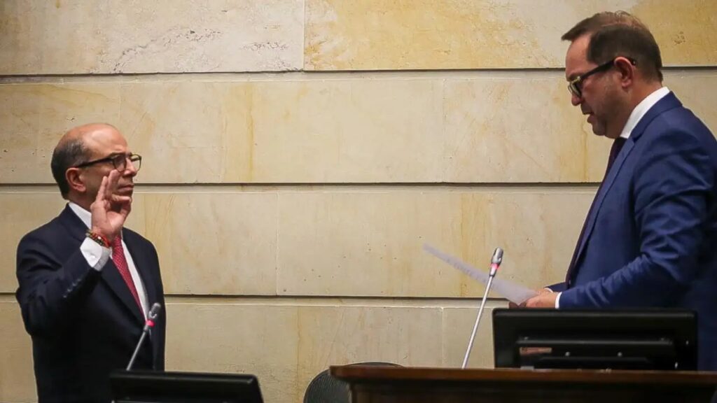 Carlos Camargo Assis elegido magistrado de la Corte Constitucional con 62 votos en el Senado Carlos Camargo Assis elegido magistrado de la Corte Constitucional con 62 votos en el Senado